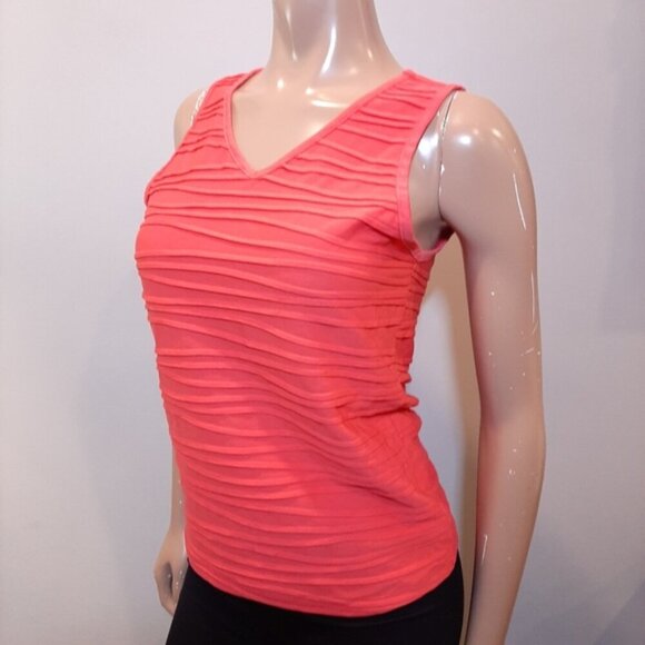 3/$20 REITMANS Pintucked Sleeveless Top Vneck Coral Tank Wide Shoulder Textured - Picture 5 of 10